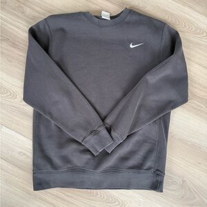 Nike charcoal crewneck sweatshirt
Size: medium